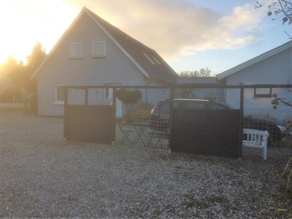 Svalegaarden Guesthouse Særslev Exteriör bild
