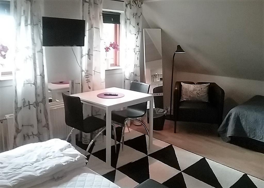 Svalegaarden Guesthouse Særslev Exteriör bild