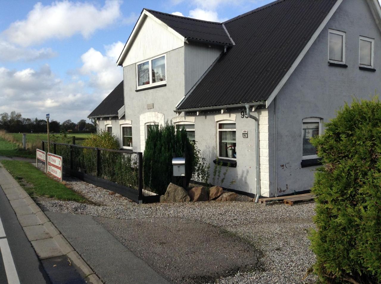 Svalegaarden Guesthouse Særslev Exteriör bild